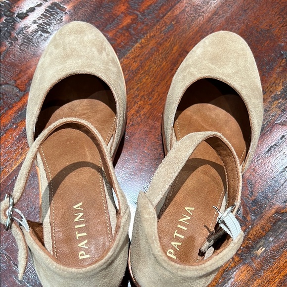 Heeled Tan Suede Feminine loafers with Strap - Picture 4 of 5